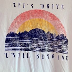 Soft Graphic NWT white w/contrast color T-shirt XL